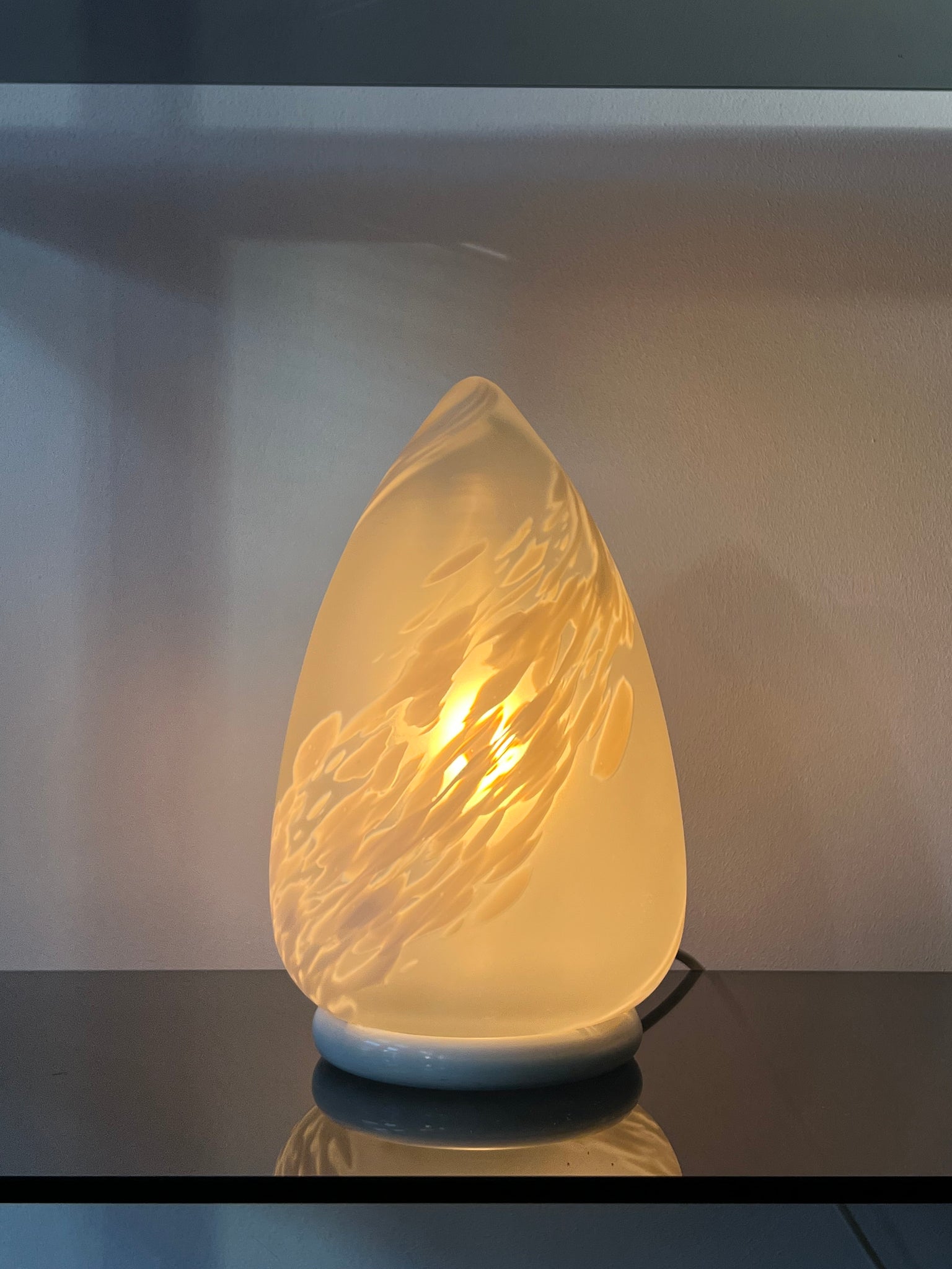 Murano egg-shaped table lamp