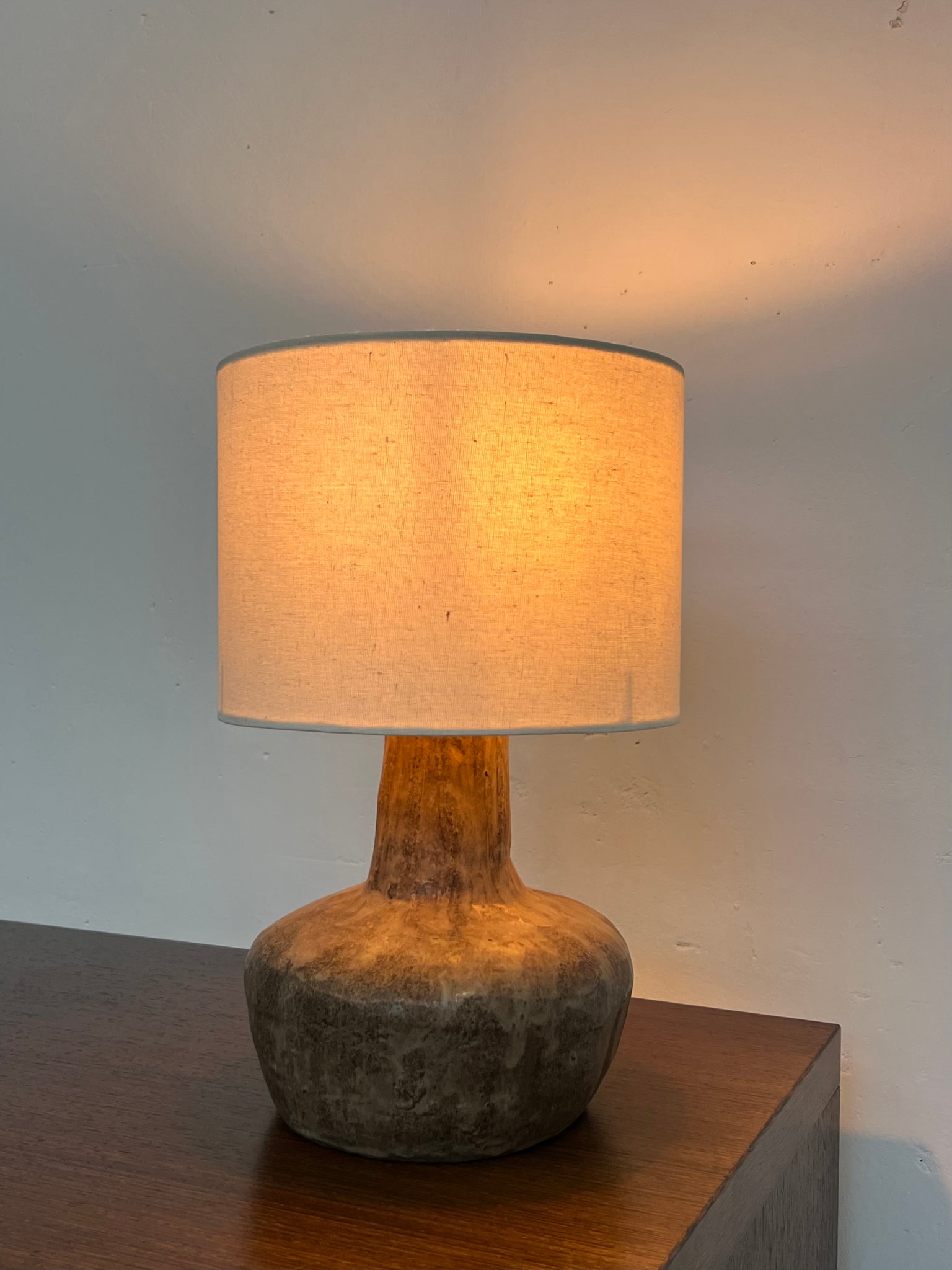 Vintage bruine keramische tafellamp