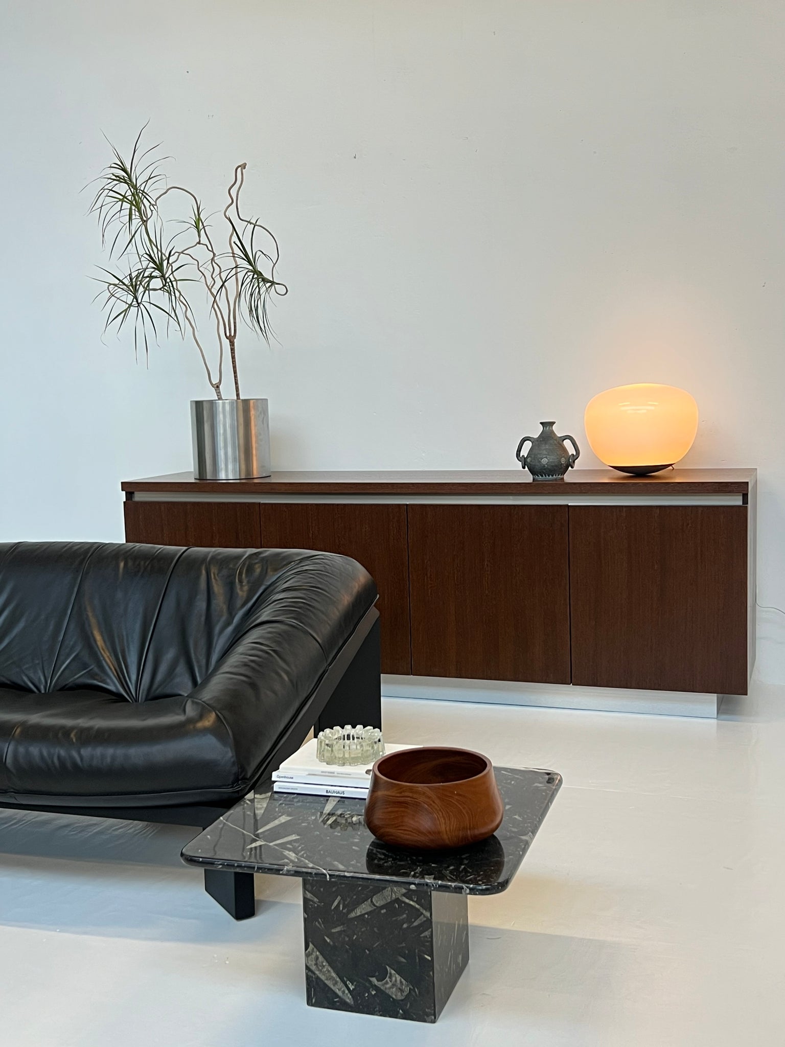 Vintage dressoir – wengé &amp; chromen details