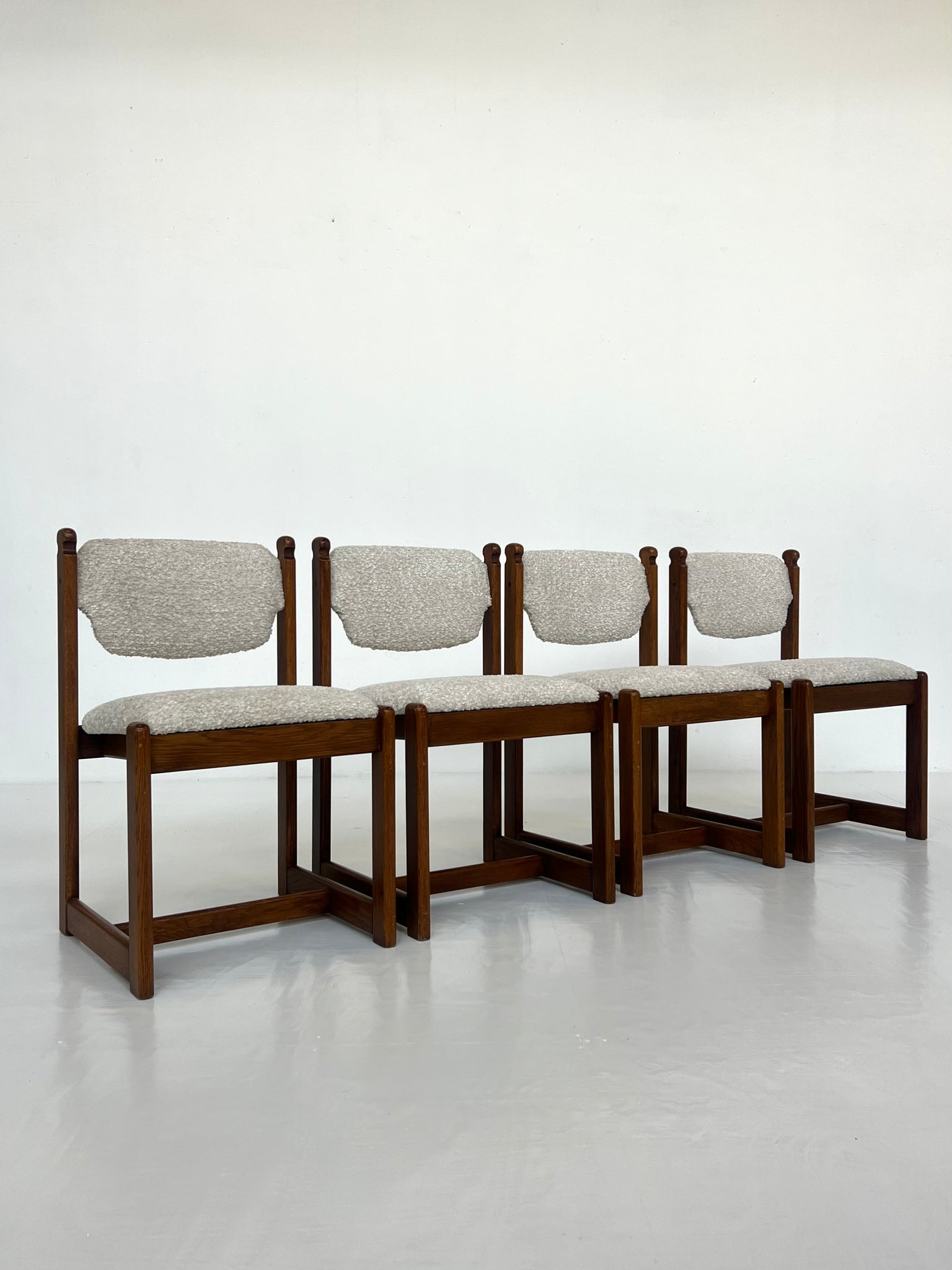 Set van 4 vintage eiken eetkamerstoelen