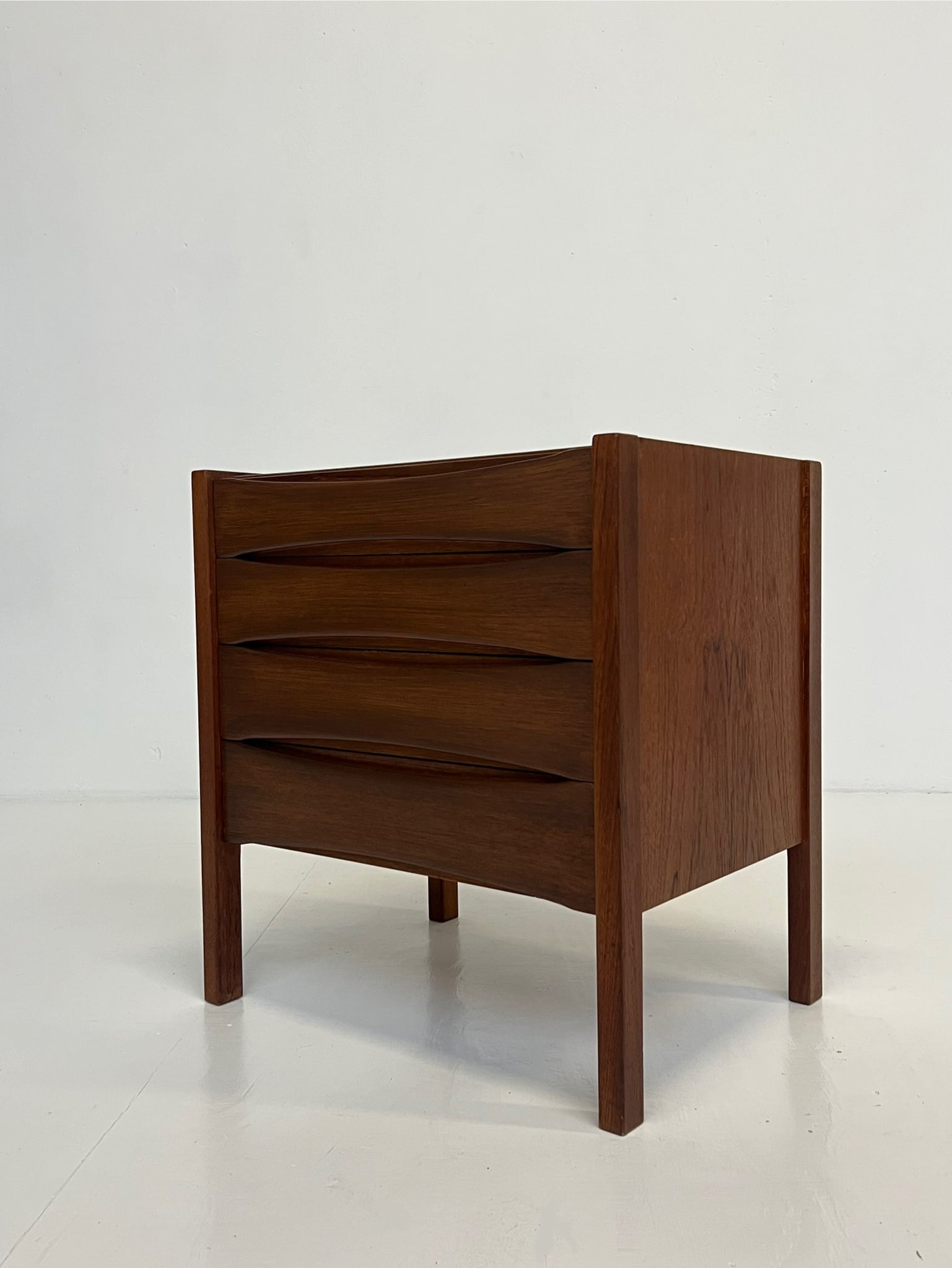 Vintage chest of drawers