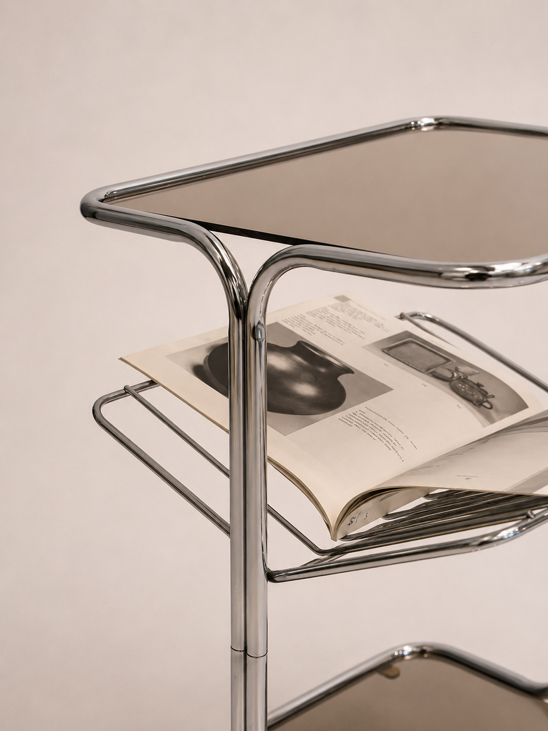 Vintage side table with integrated magazine rack – ÅTMØS vintage