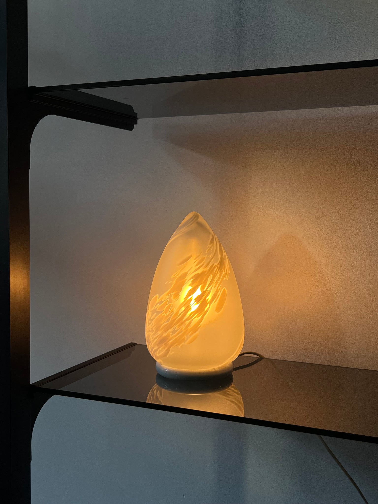 Murano egg-shaped table lamp