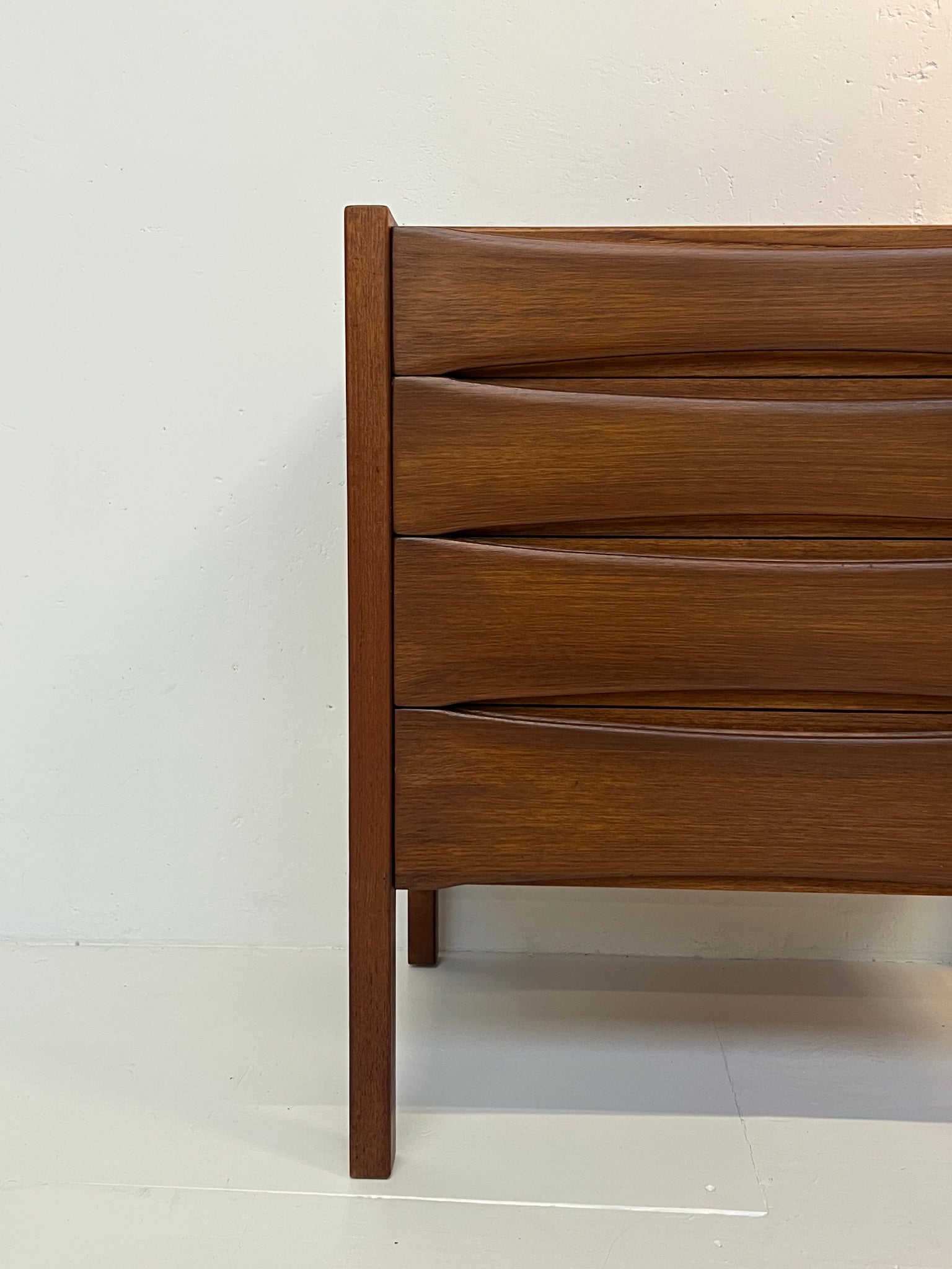 Vintage chest of drawers