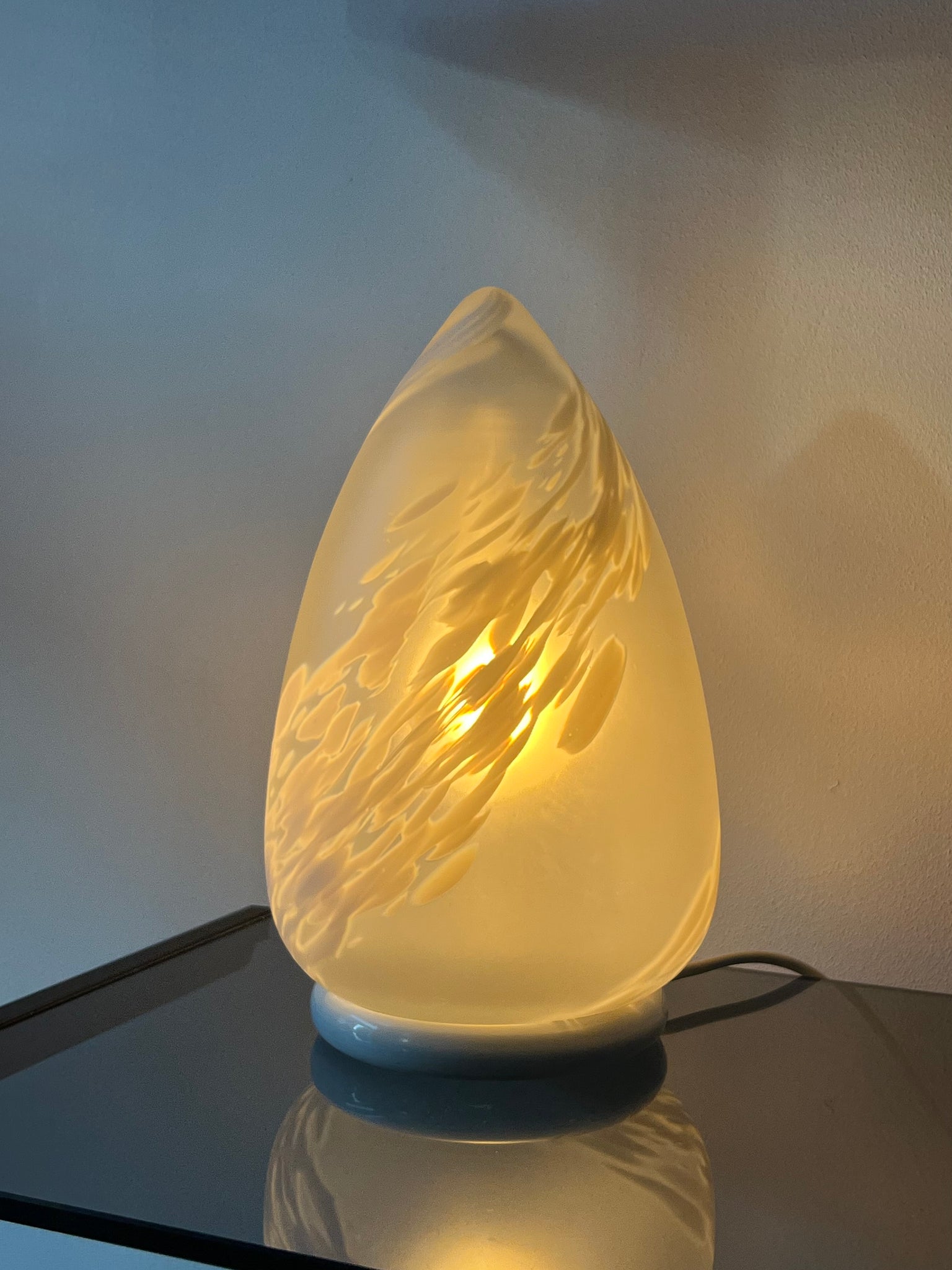 Murano egg-shaped table lamp
