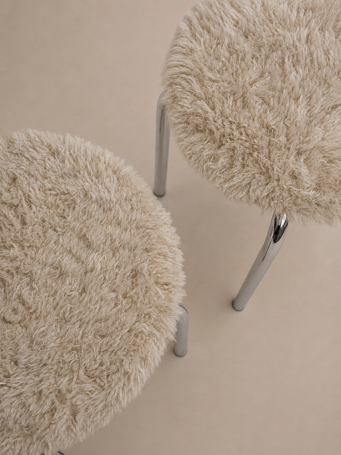 Set of 2 vintage stools with tubular frame and fluffy upholstery ...