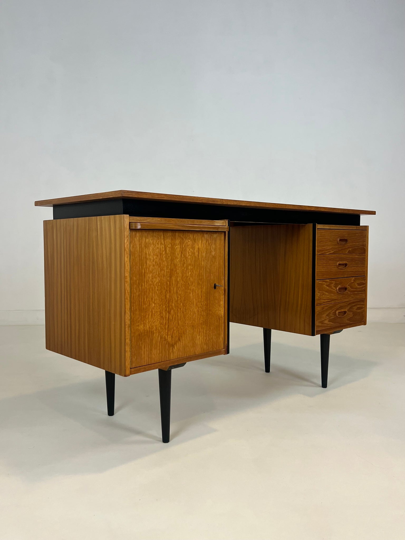 X Vintage desk 1960's