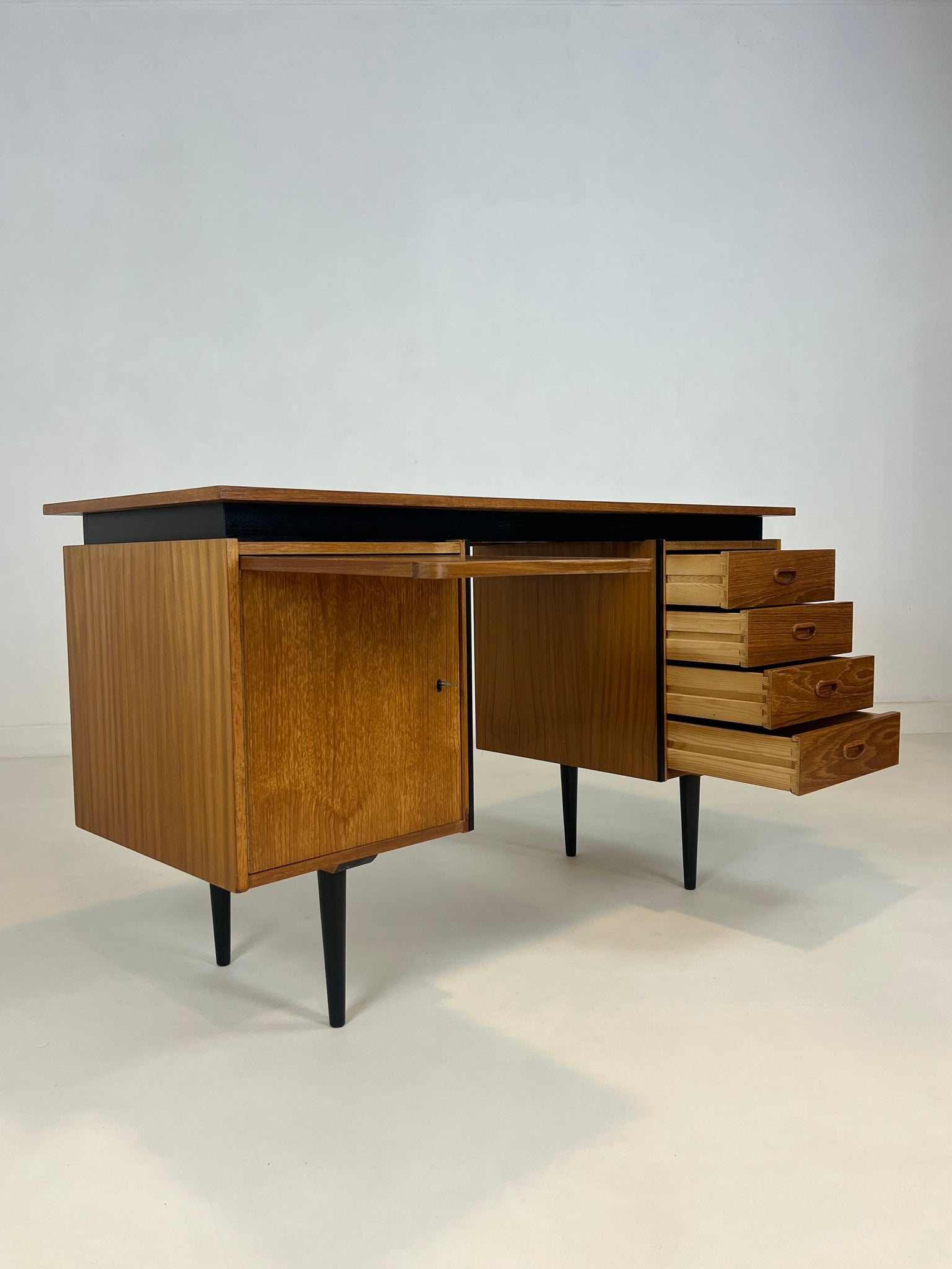 X Vintage desk 1960's