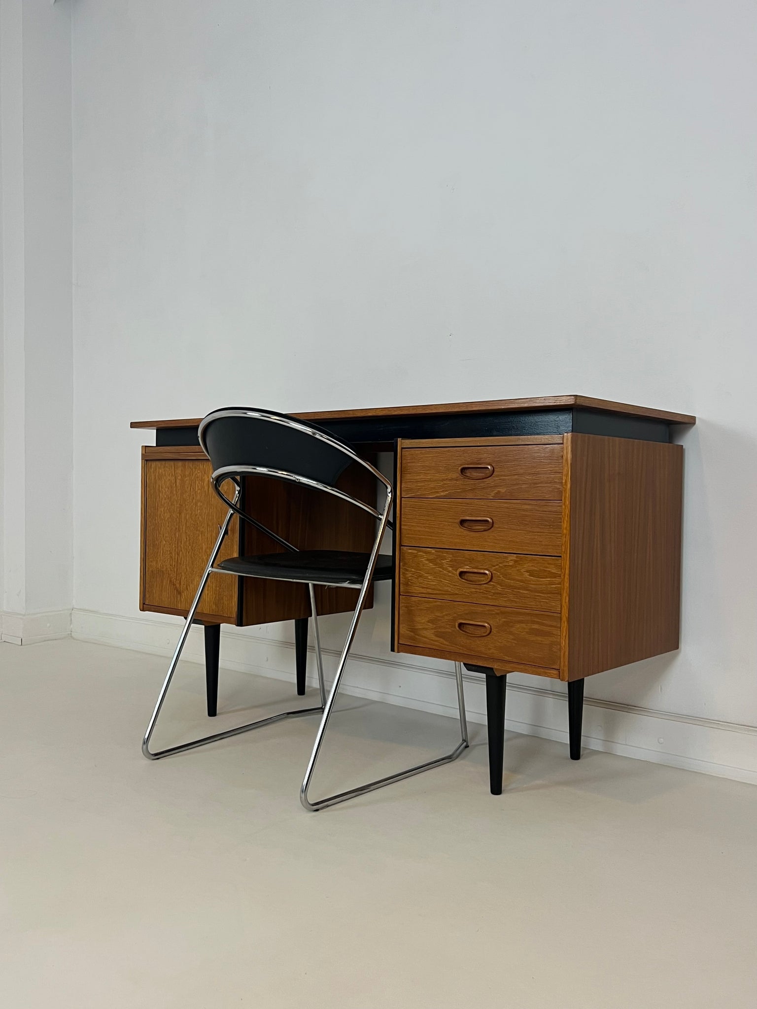 X Vintage desk 1960's