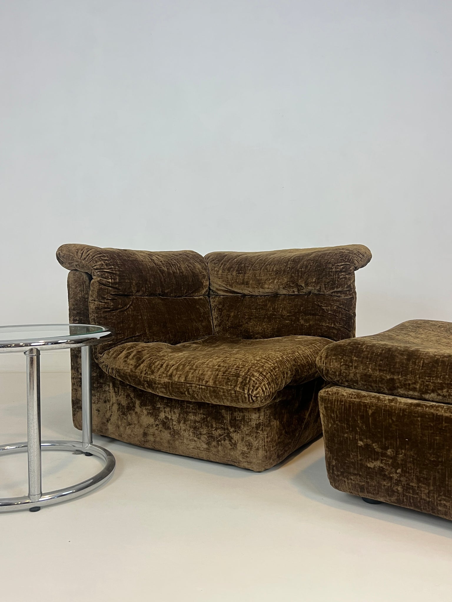 X Vintage lounge chair with ottoman