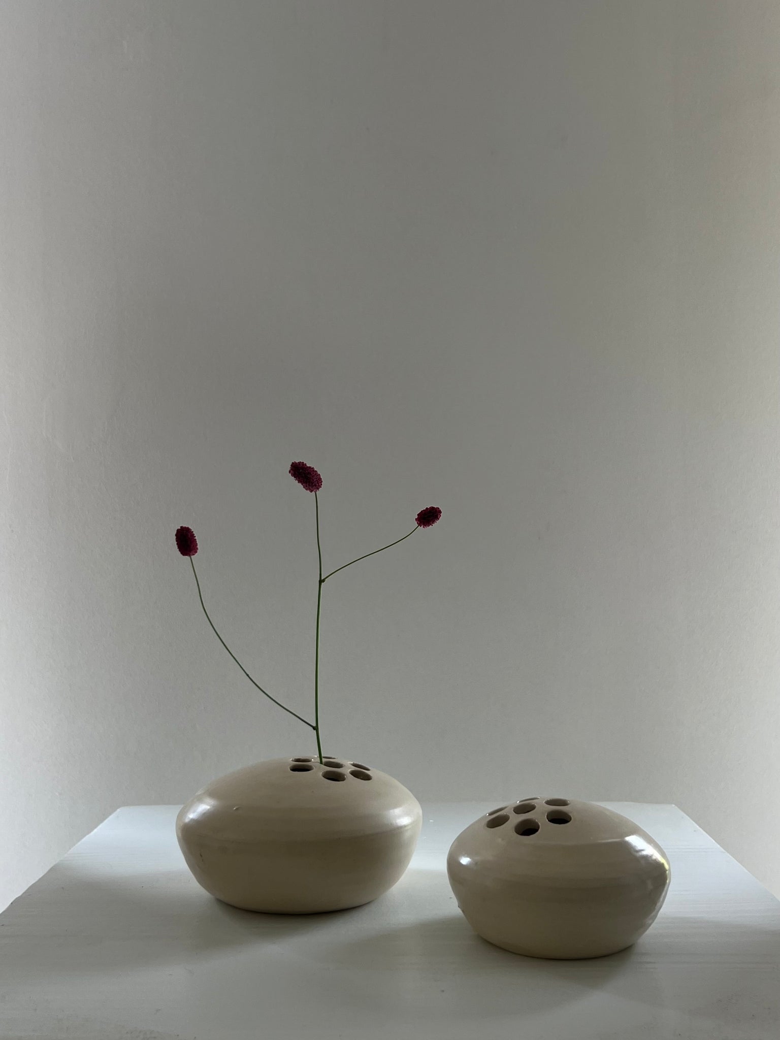 X Set of 2 ceramic flower frog vases