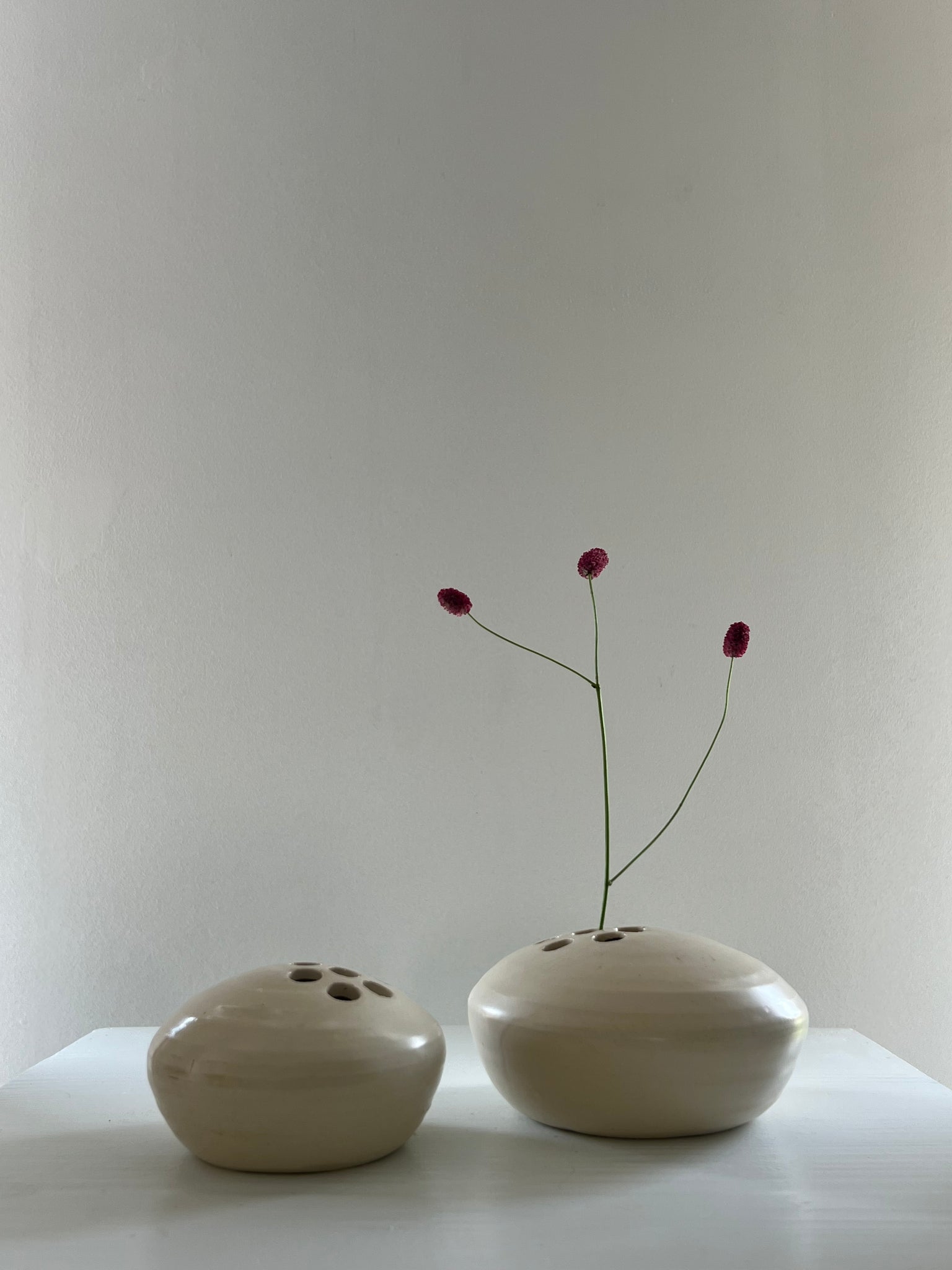 X Set of 2 ceramic flower frog vases