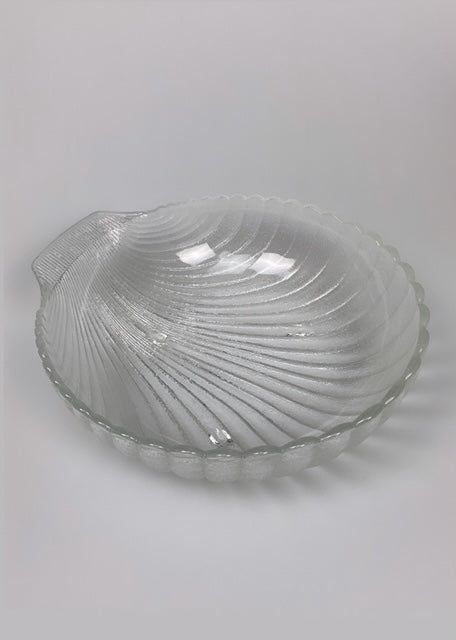 Large vintage seashell-shaped fruitbowl