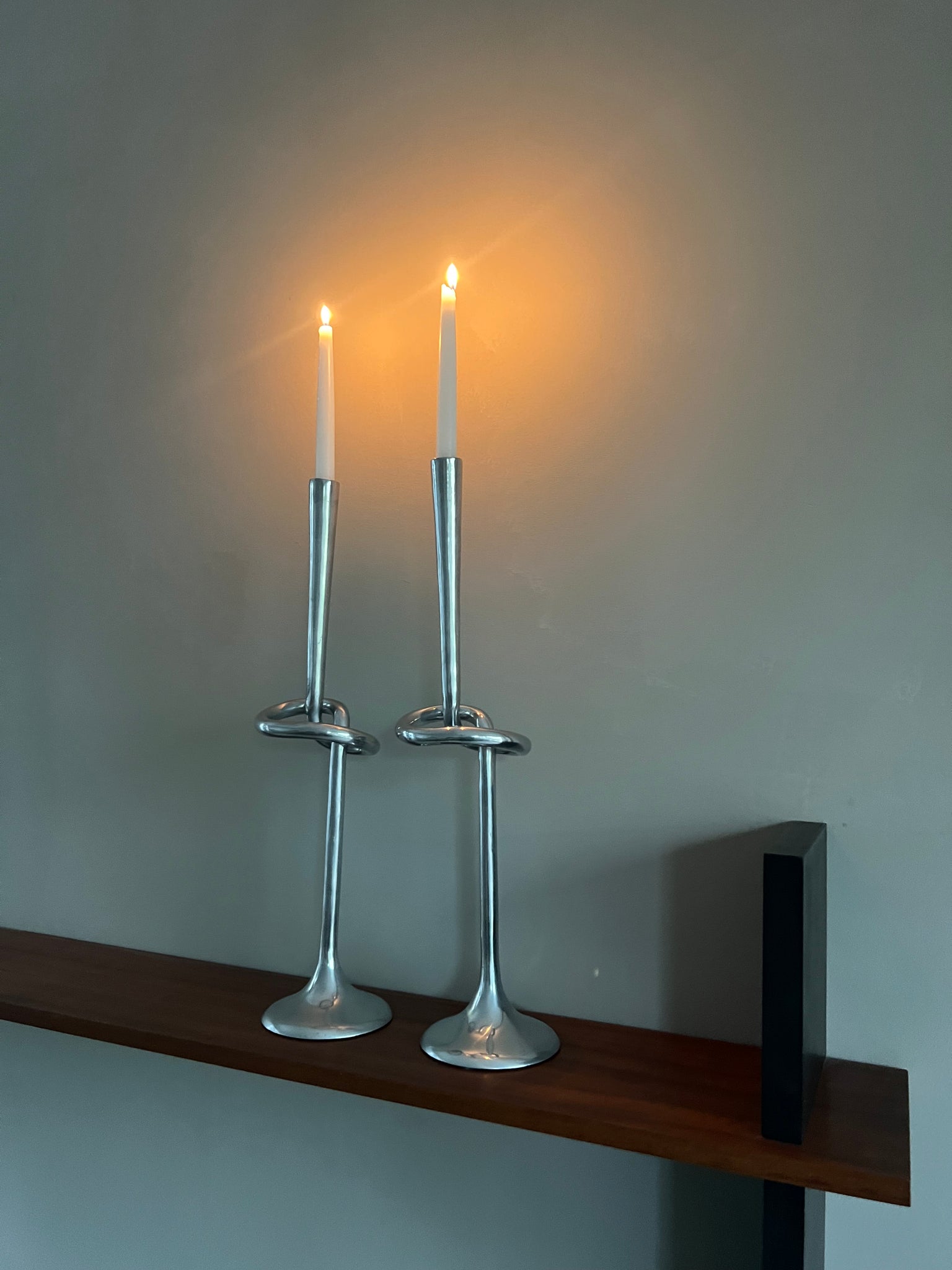 Set of 2 XL candle holders with knot detail