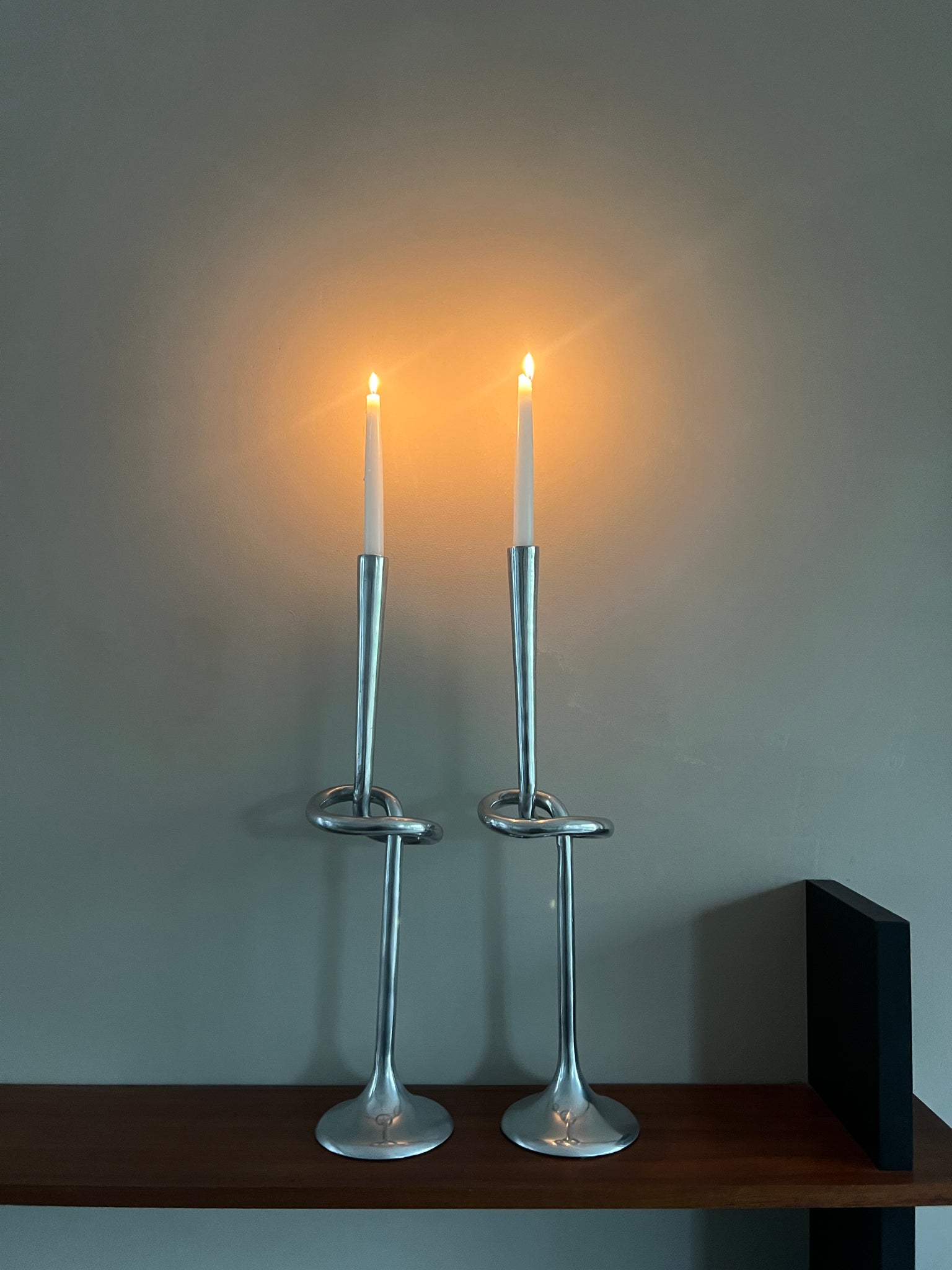 Set of 2 XL candle holders with knot detail