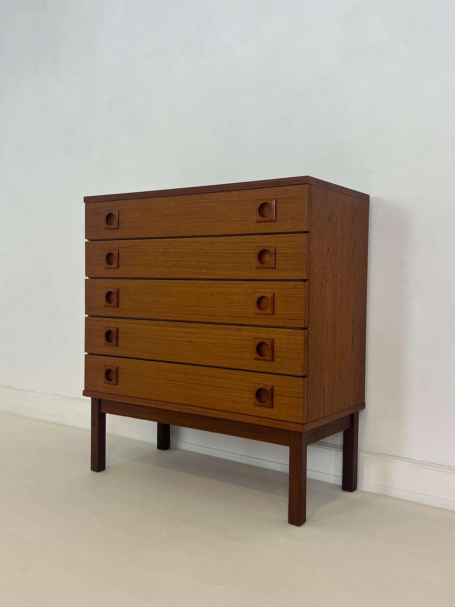 Vintage chest of drawers