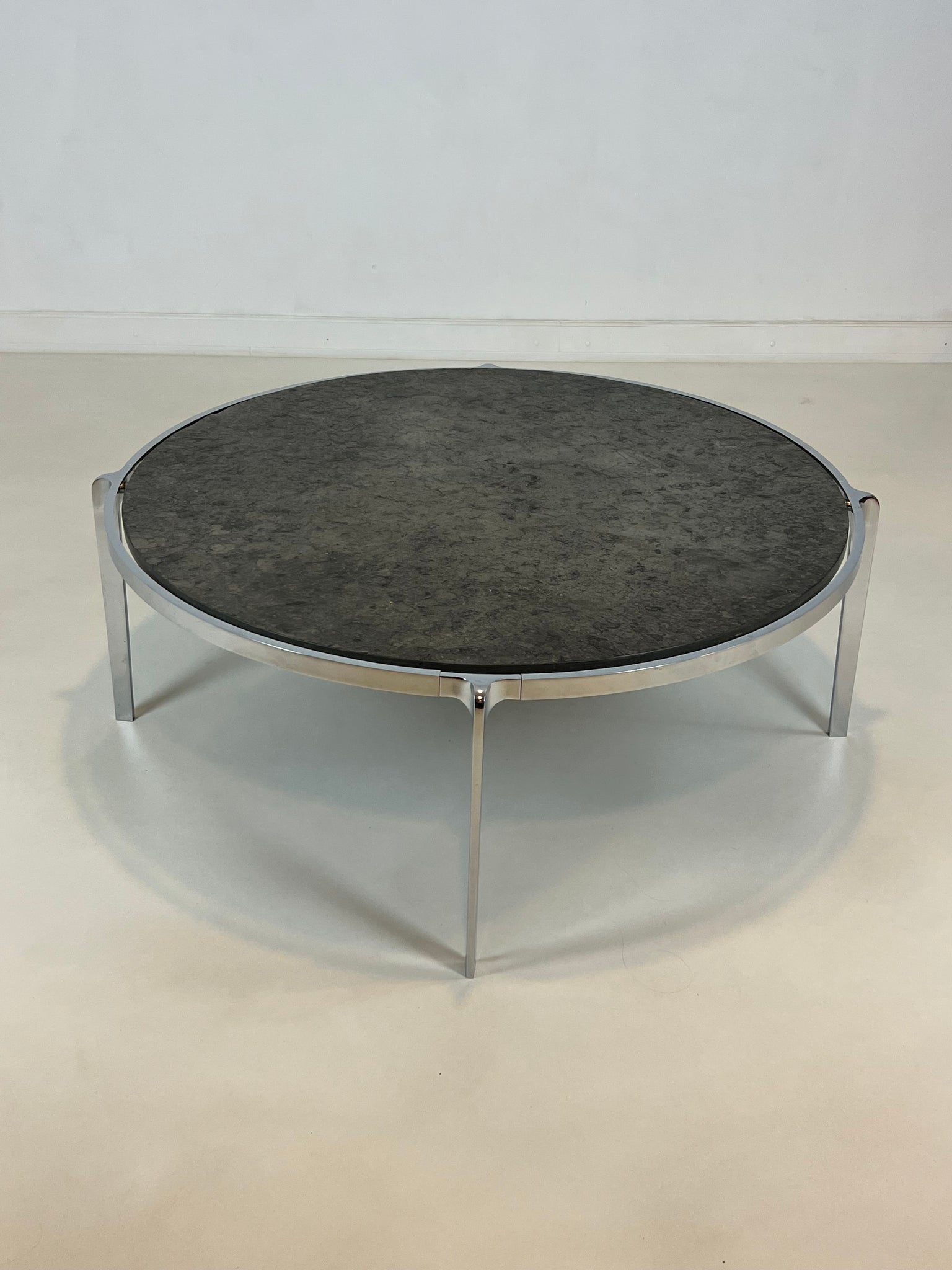 Vintage round coffee table – stone top