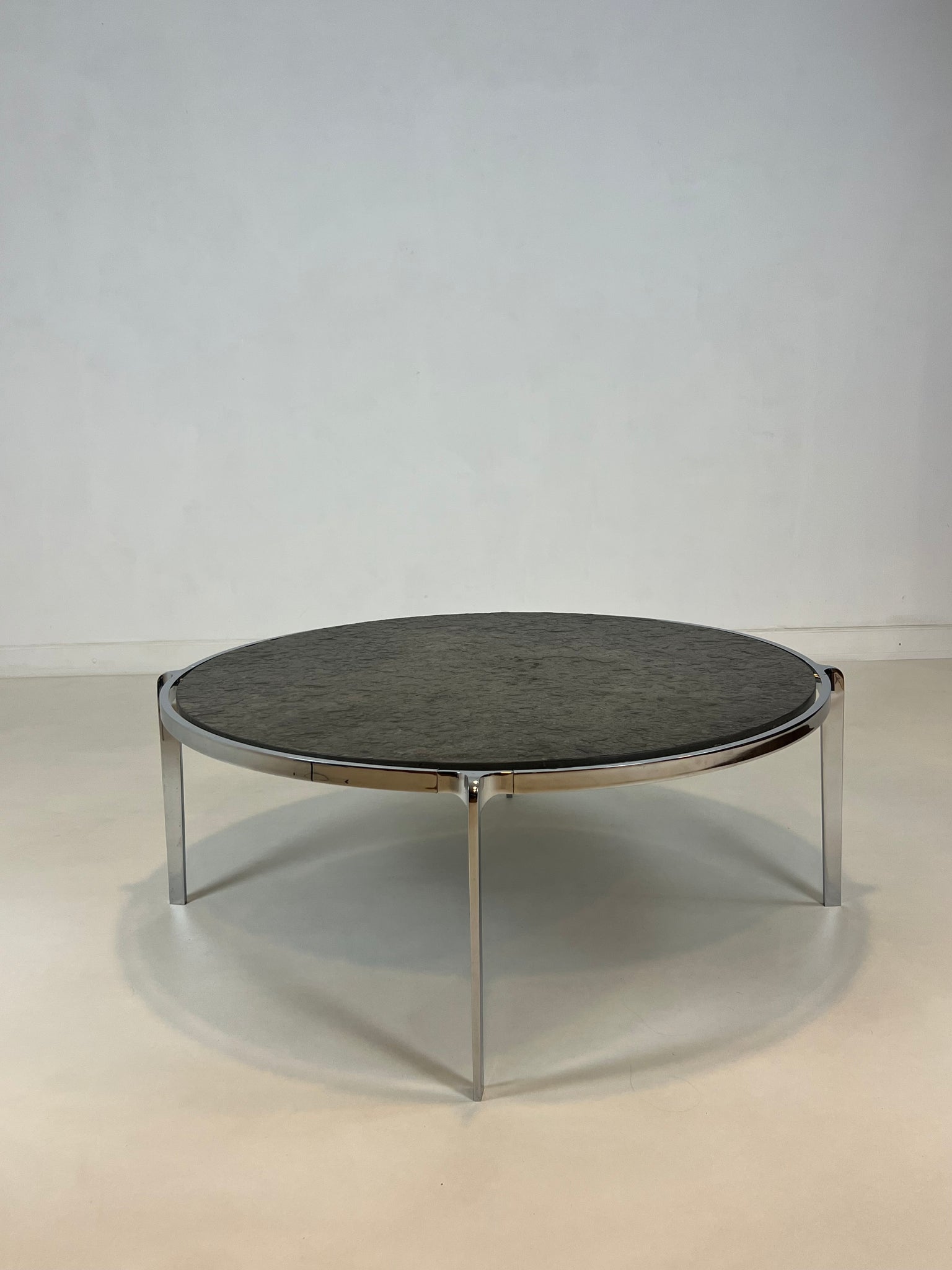 Vintage round coffee table – stone top