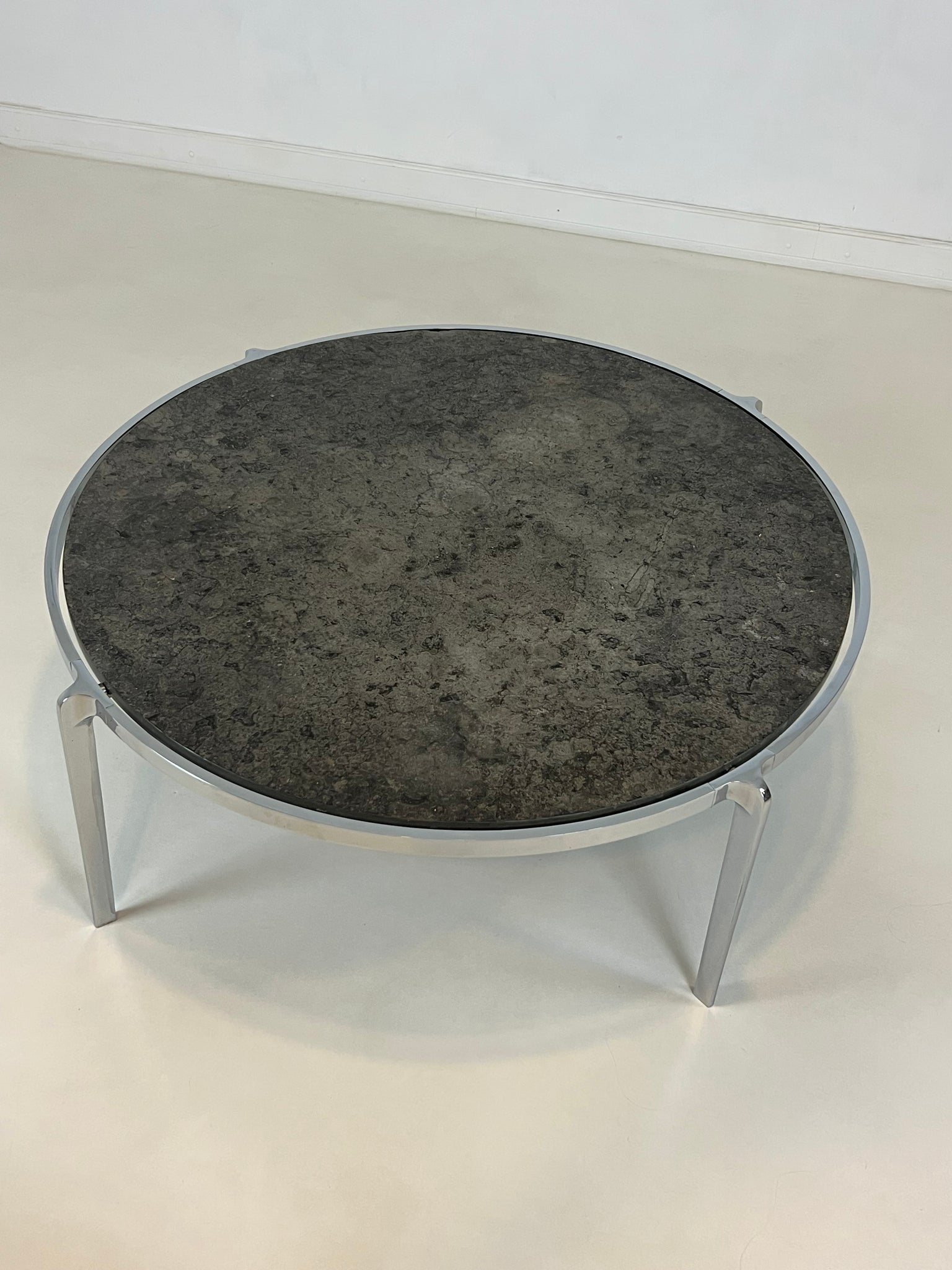 Vintage round coffee table – stone top
