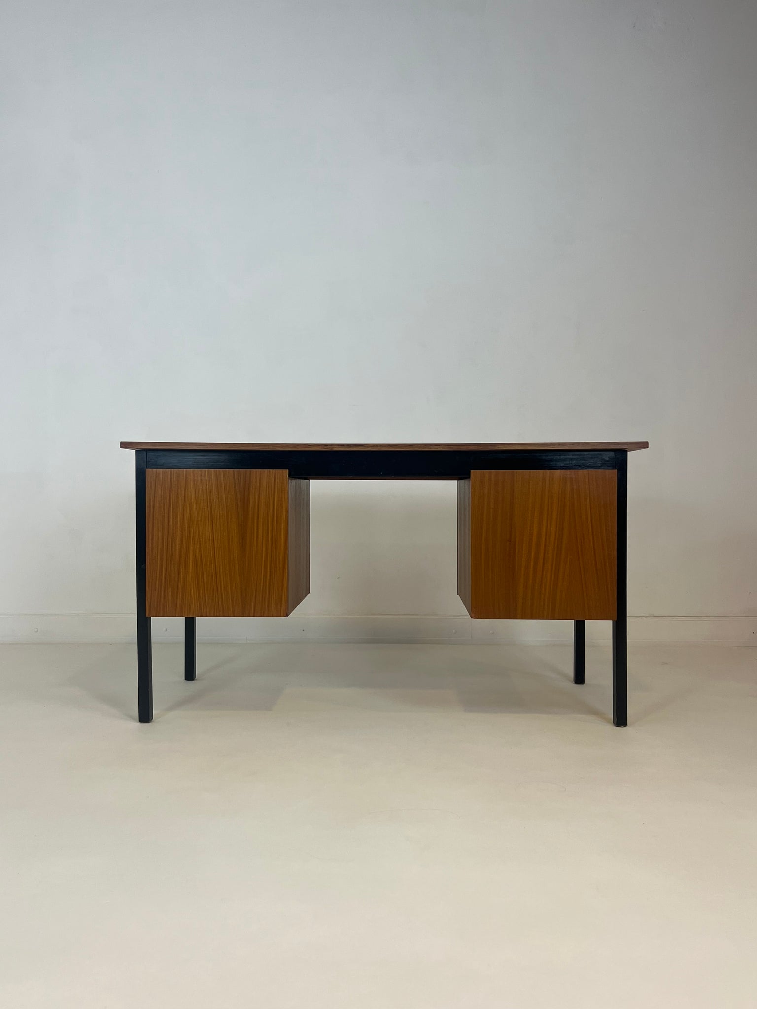 Vintage teakhouten bureau