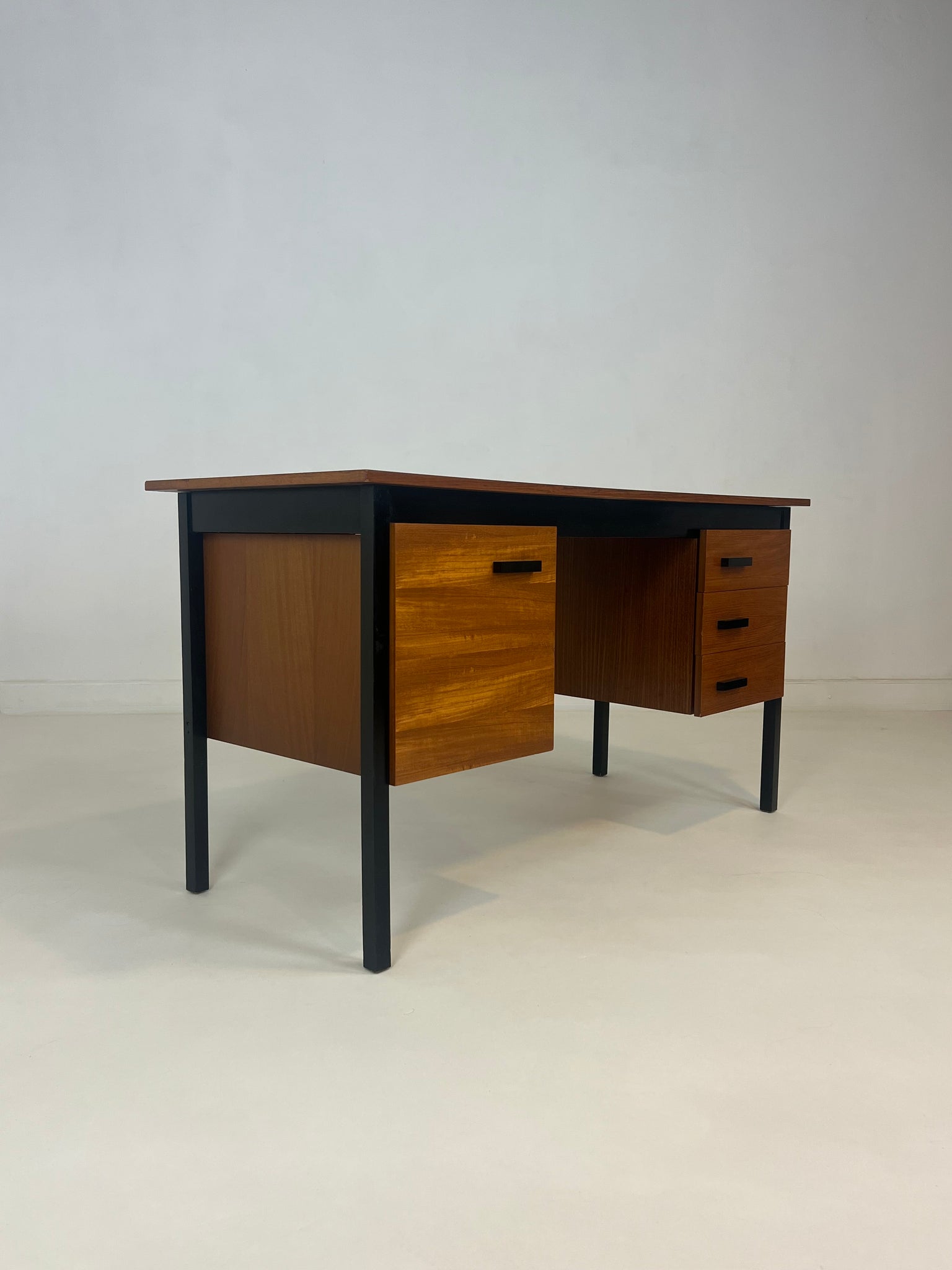 Vintage teakhouten bureau