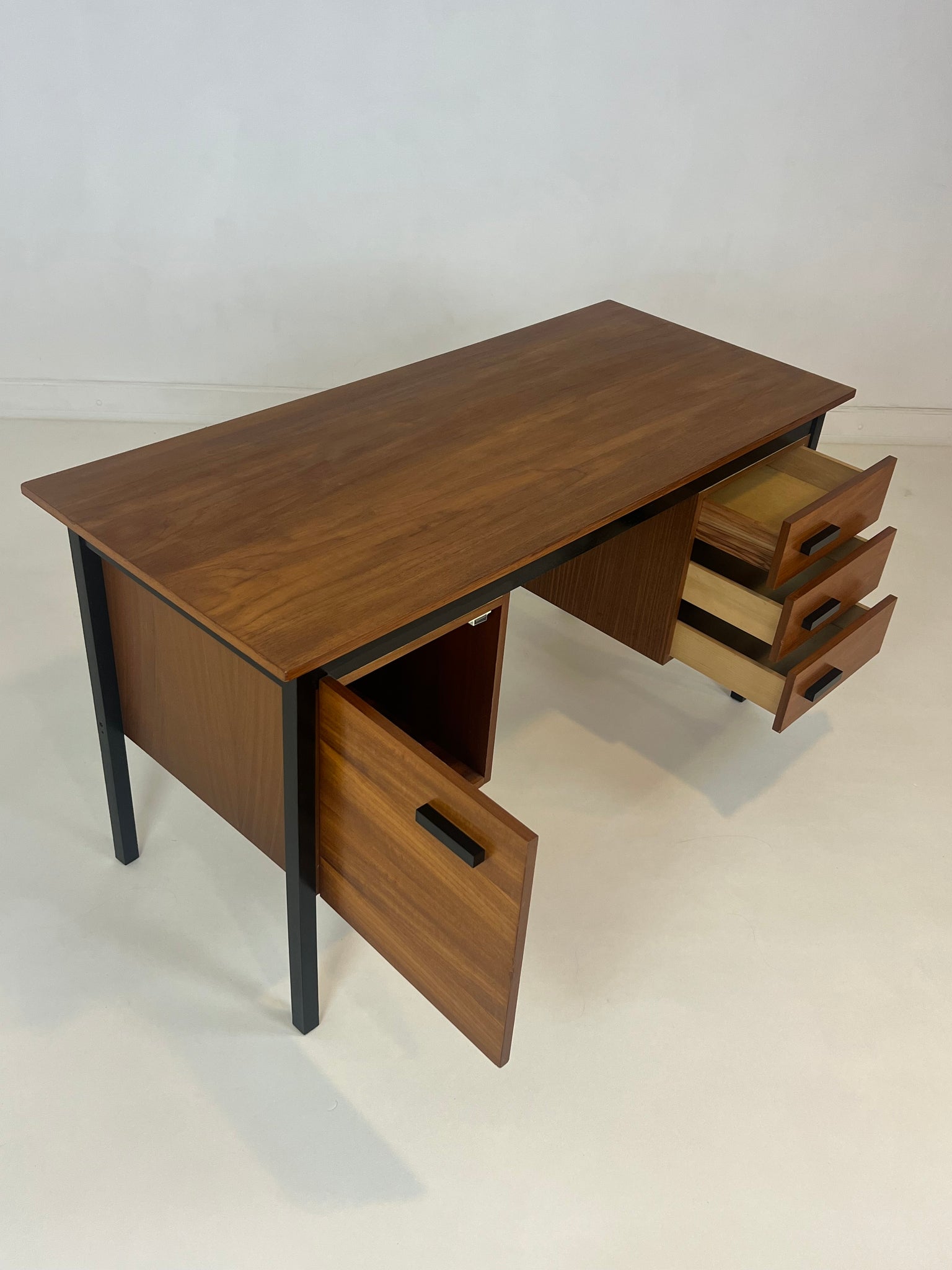 Vintage teakhouten bureau