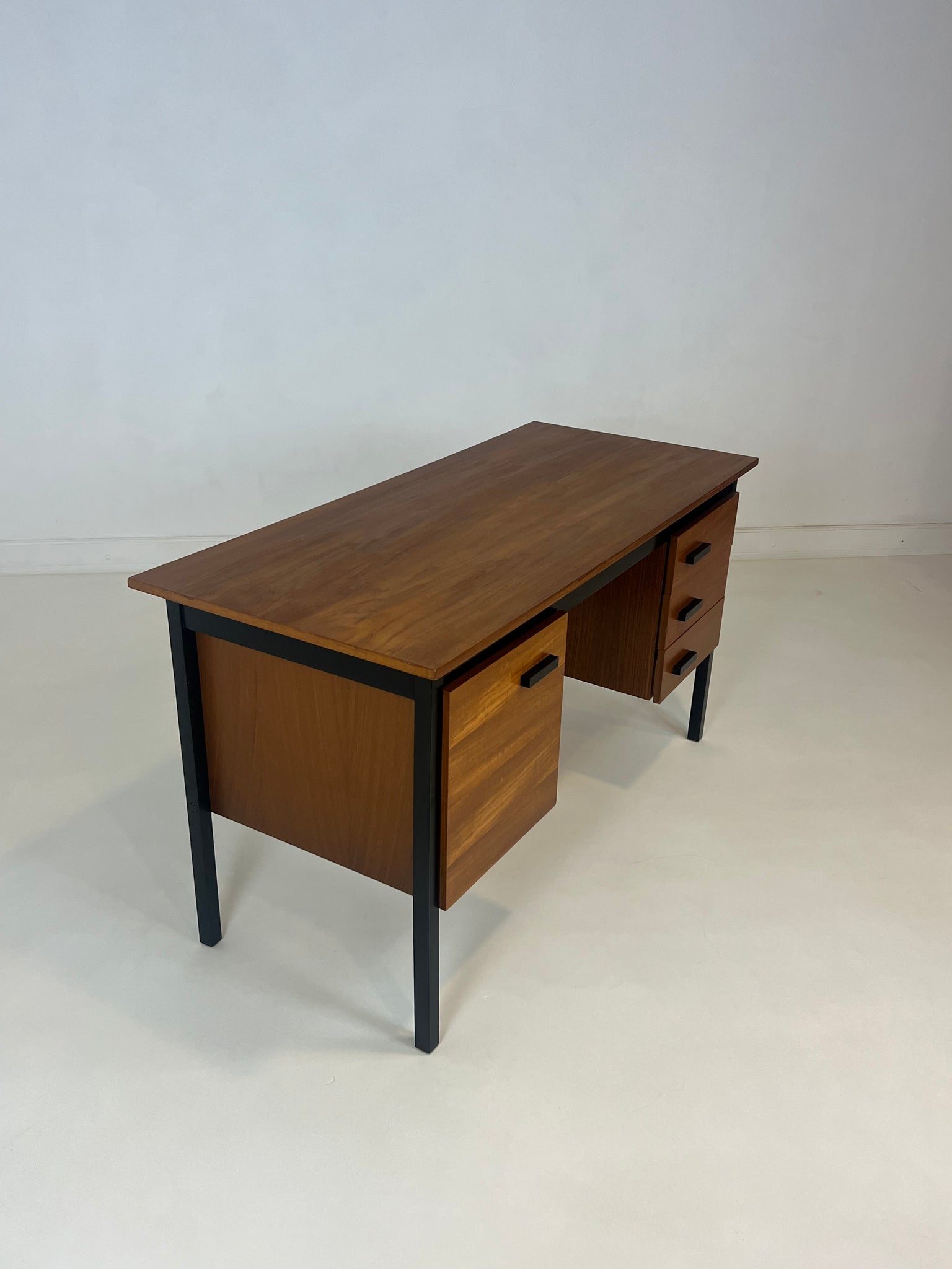 Vintage teakhouten bureau