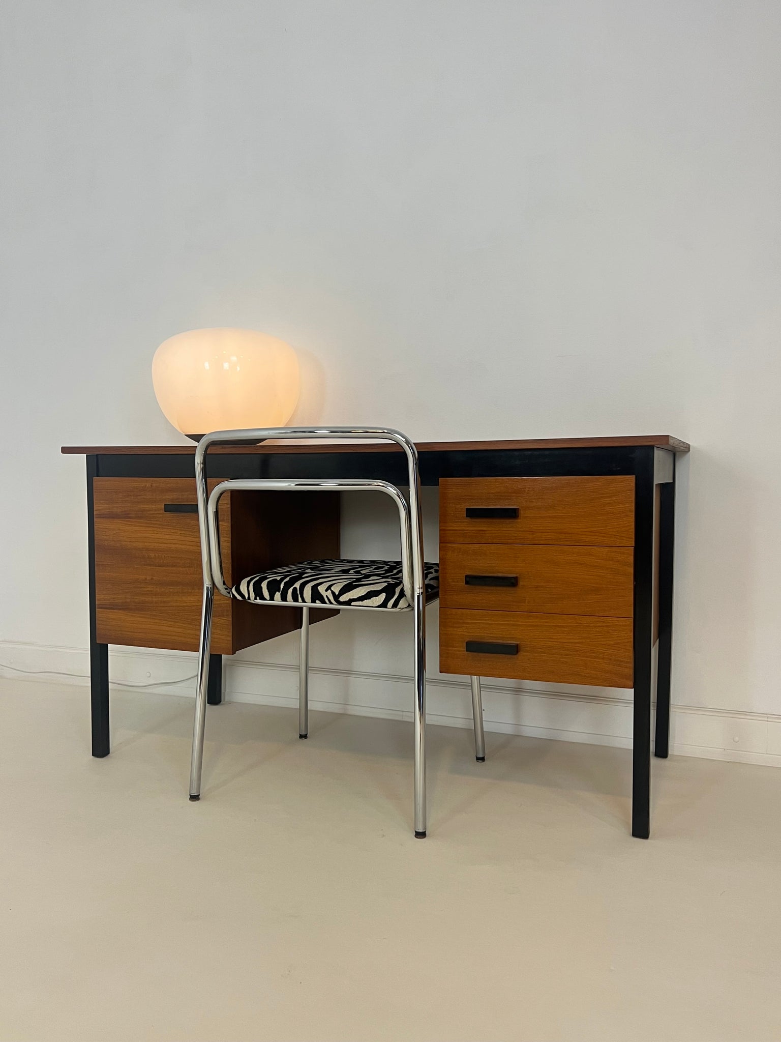 Vintage teakhouten bureau