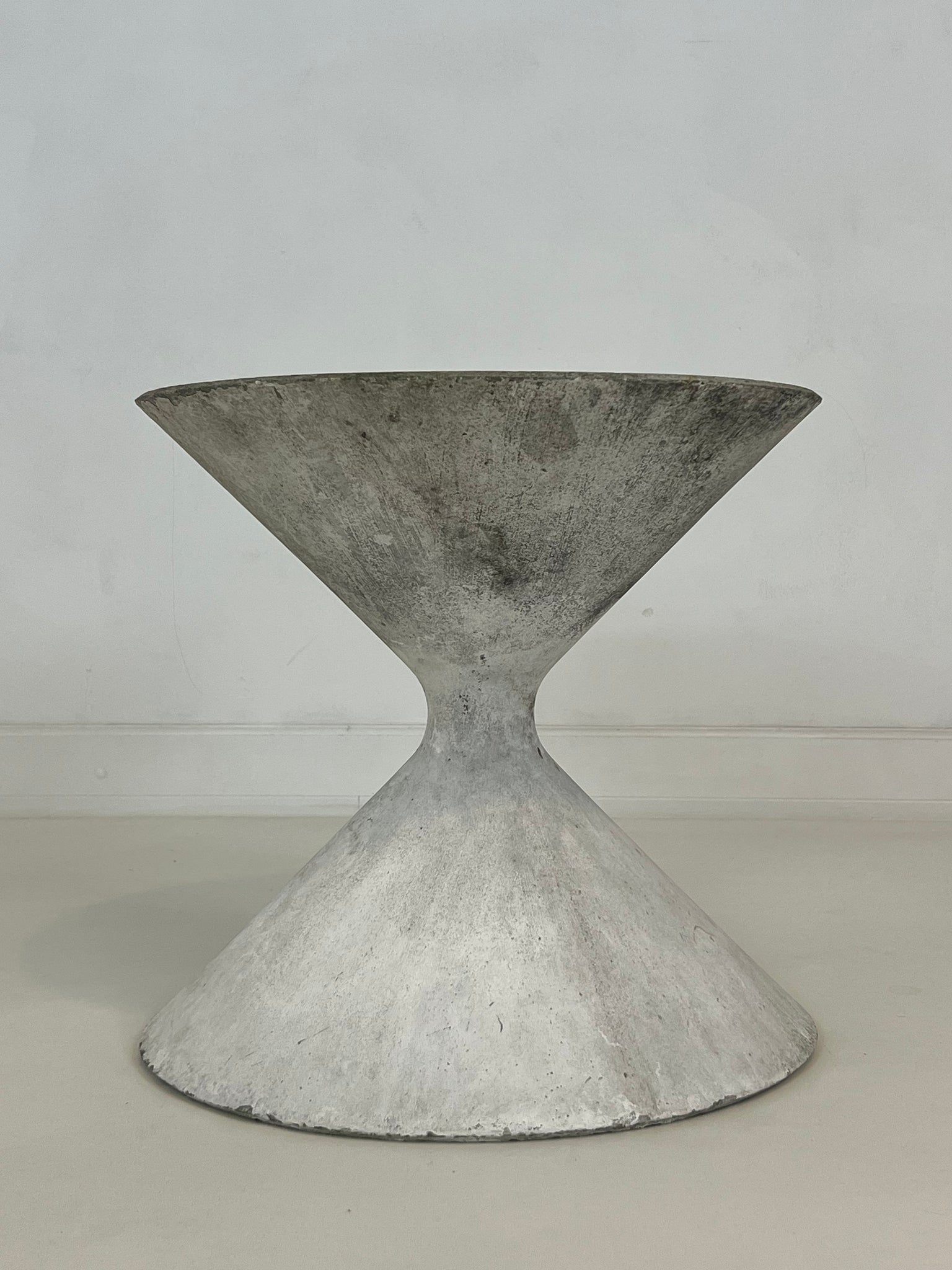 X Willy Guhl “diabolo” planter