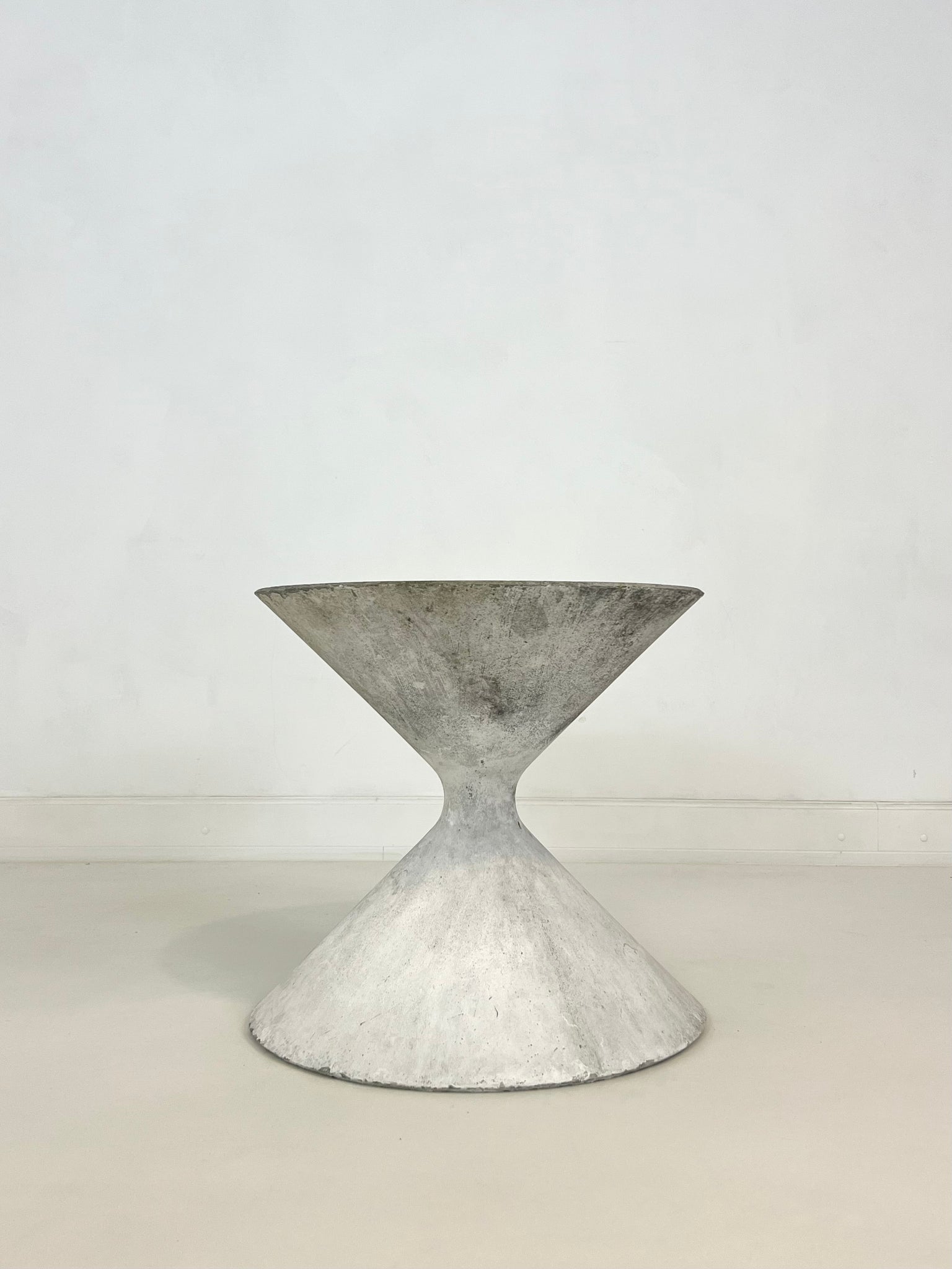 X Willy Guhl “diabolo” planter