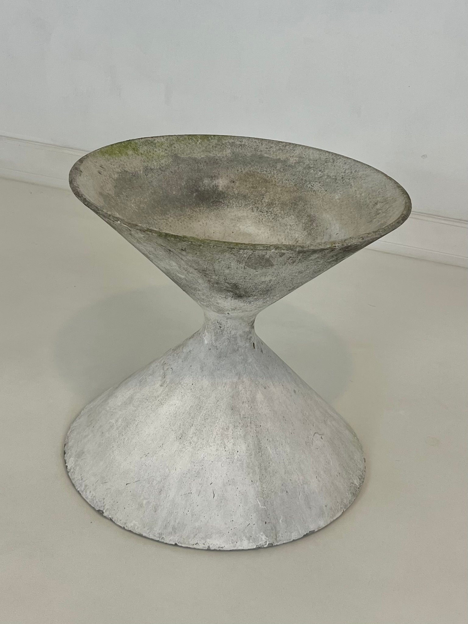 X Willy Guhl “diabolo” planter